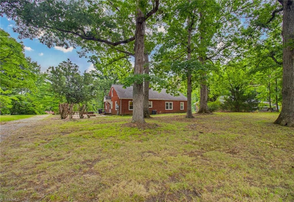 Stick/Site Built at 319 Dogwood Circle, High Point NC 27260, photo 27 of 30