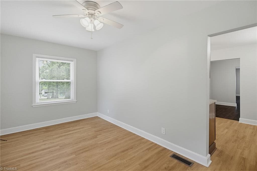 Stick/Site Built at 319 Dogwood Circle, High Point NC 27260, photo 13 of 30