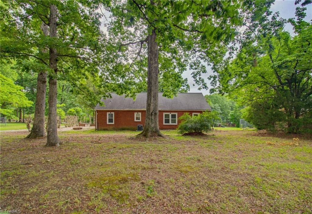 Stick/Site Built at 319 Dogwood Circle, High Point NC 27260, photo 26 of 30
