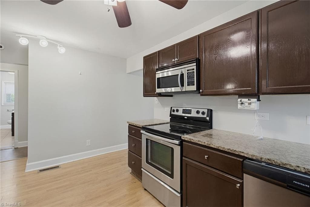 Stick/Site Built at 319 Dogwood Circle, High Point NC 27260, photo 10 of 30