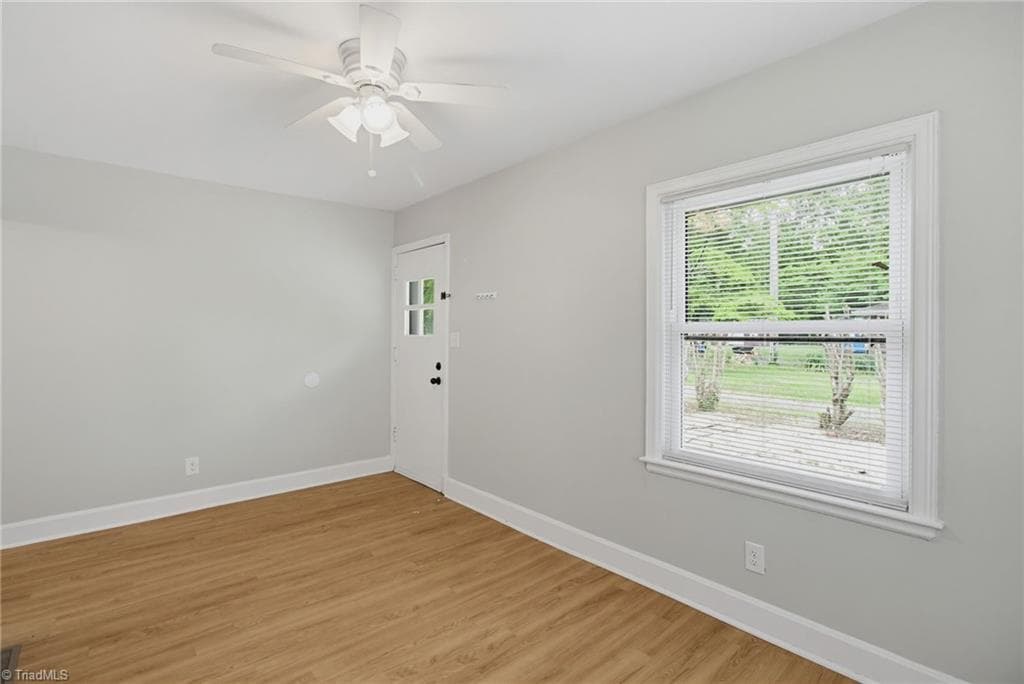 Stick/Site Built at 319 Dogwood Circle, High Point NC 27260, photo 14 of 30