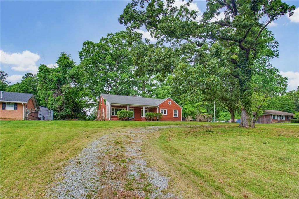 Stick/Site Built at 319 Dogwood Circle, High Point NC 27260, photo 29 of 30