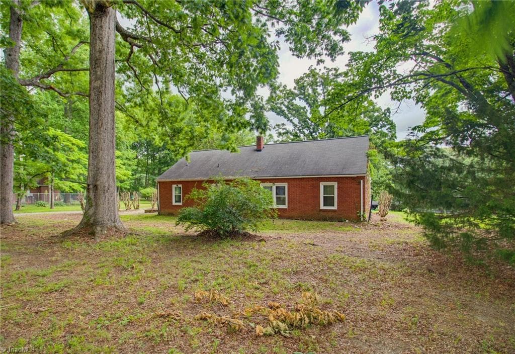 Stick/Site Built at 319 Dogwood Circle, High Point NC 27260, photo 25 of 30