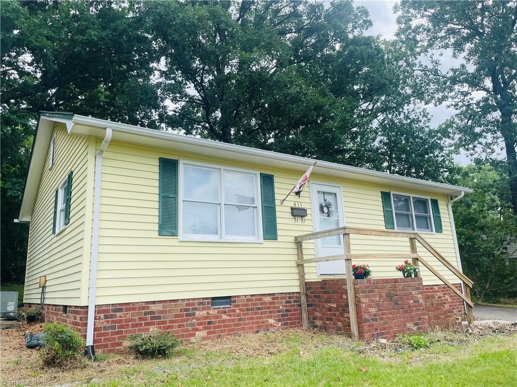 Stick/Site Built at 411 Kern Street, Thomasville NC 27360, photo 2 of 18