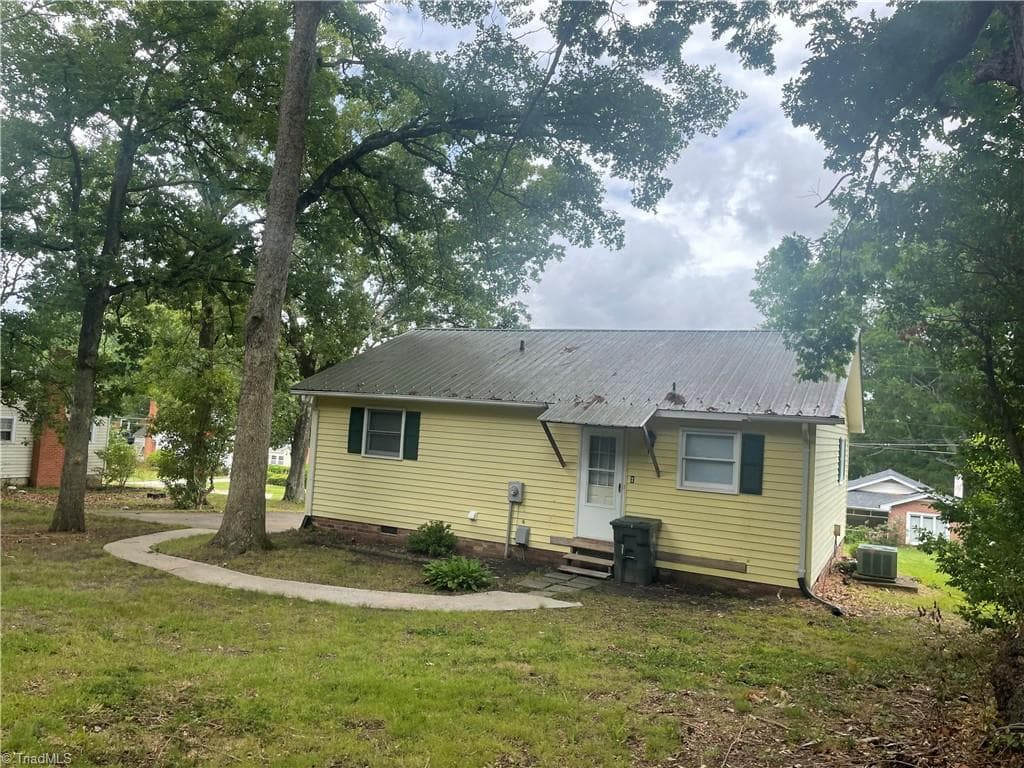 Stick/Site Built at 411 Kern Street, Thomasville NC 27360, photo 5 of 18
