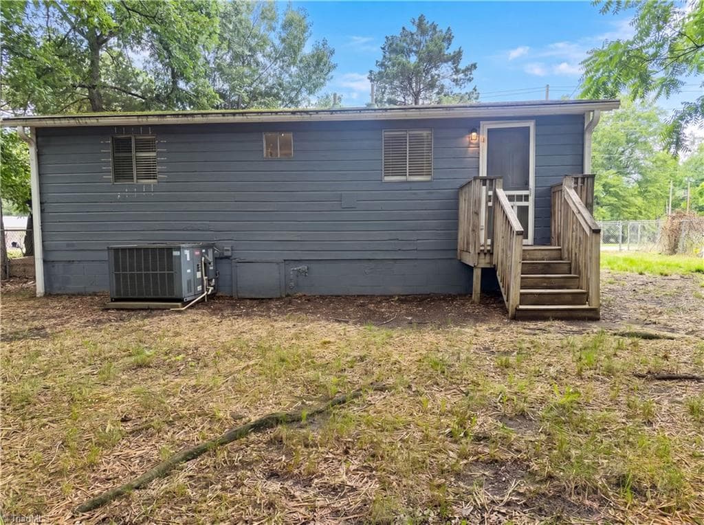 Stick/Site Built at 305 Woodbury Street, High Point NC 27260, photo 5 of 18
