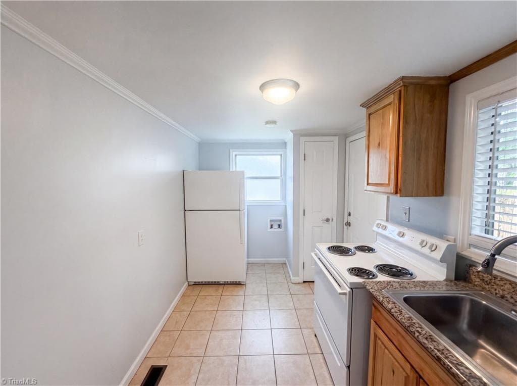 Stick/Site Built at 305 Woodbury Street, High Point NC 27260, photo 9 of 18