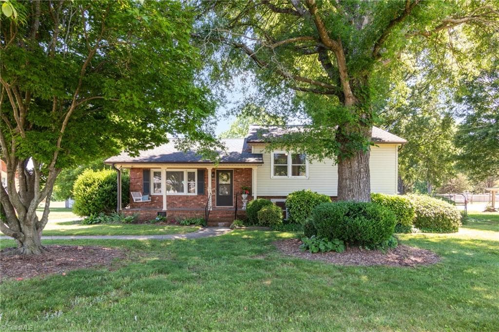 Stick/Site Built at 1132 Glennview Drive, Kernersville NC 27284, photo 31 of 33