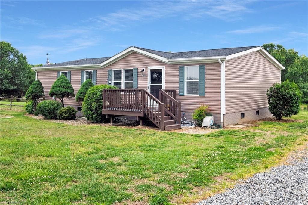 Manufactured Home at 1677 Jennings Road, Olin NC 28660, photo 2 of 25