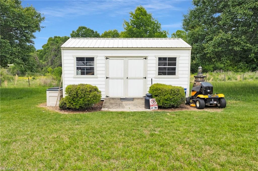 Manufactured Home at 1677 Jennings Road, Olin NC 28660, photo 25 of 25