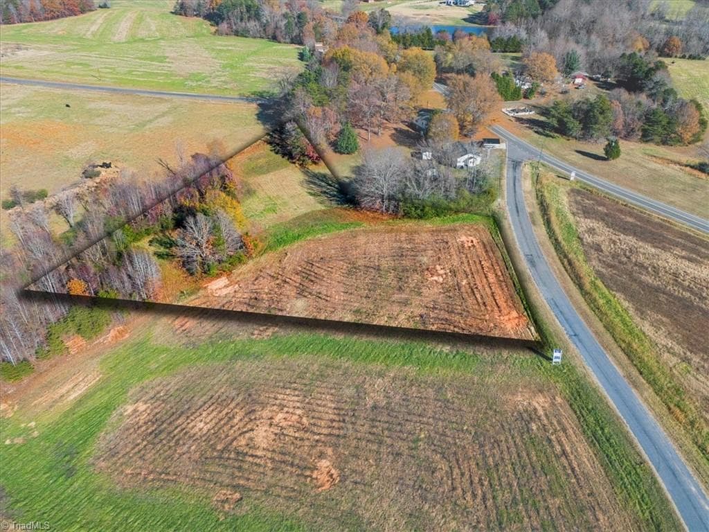 Single Family Residence at 131 Pearson Farm Road, Summerfield NC 27358, photo 4 of 14