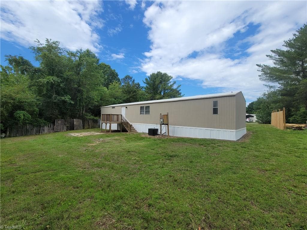 Manufactured Home at 157 College Village Drive, Eden NC 27288, photo 27 of 29