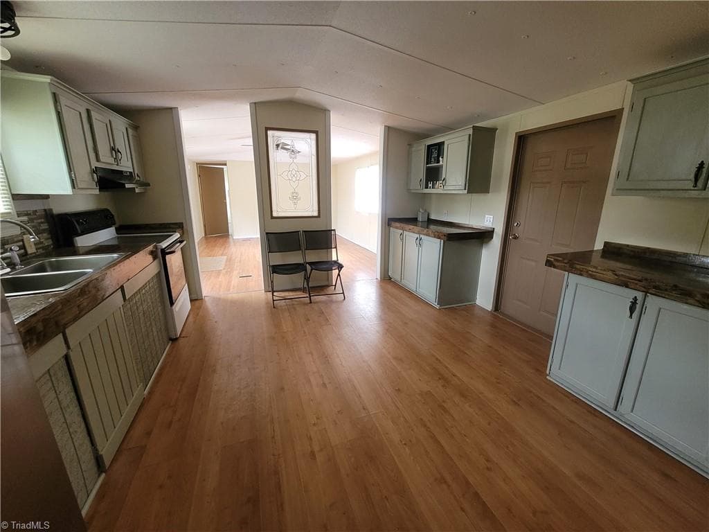 Manufactured Home at 157 College Village Drive, Eden NC 27288, photo 12 of 29
