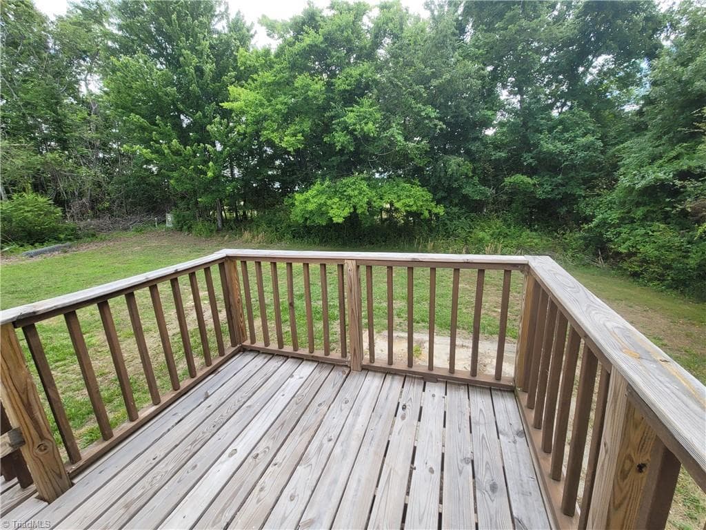 Manufactured Home at 157 College Village Drive, Eden NC 27288, photo 26 of 29