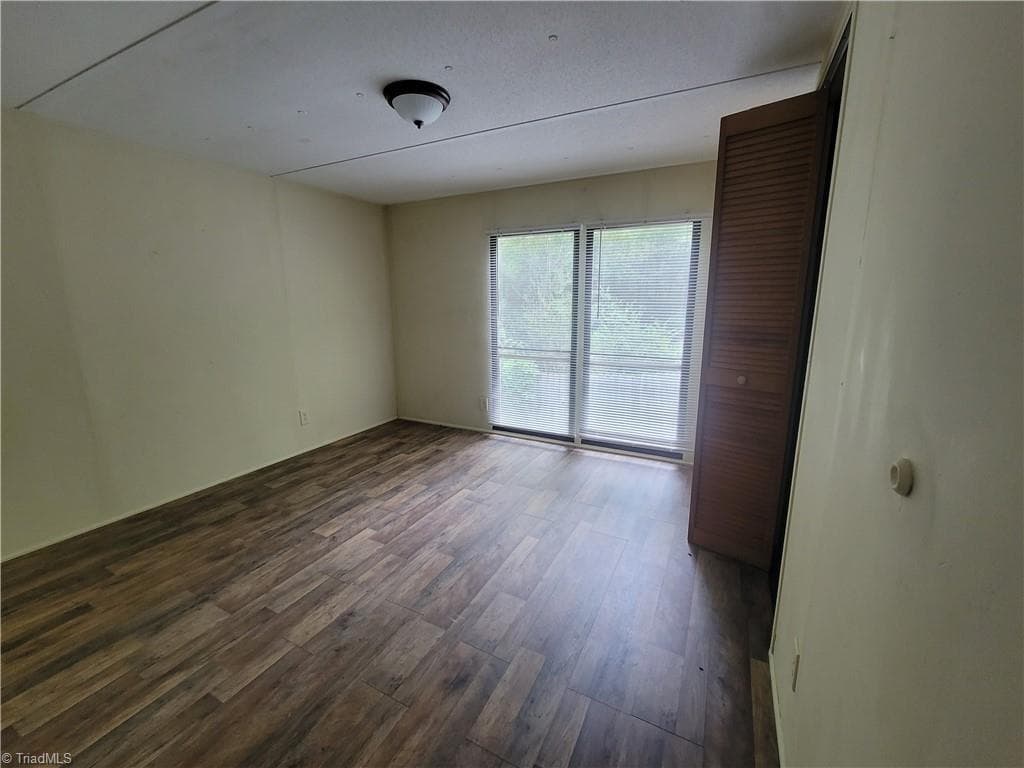Manufactured Home at 157 College Village Drive, Eden NC 27288, photo 24 of 29