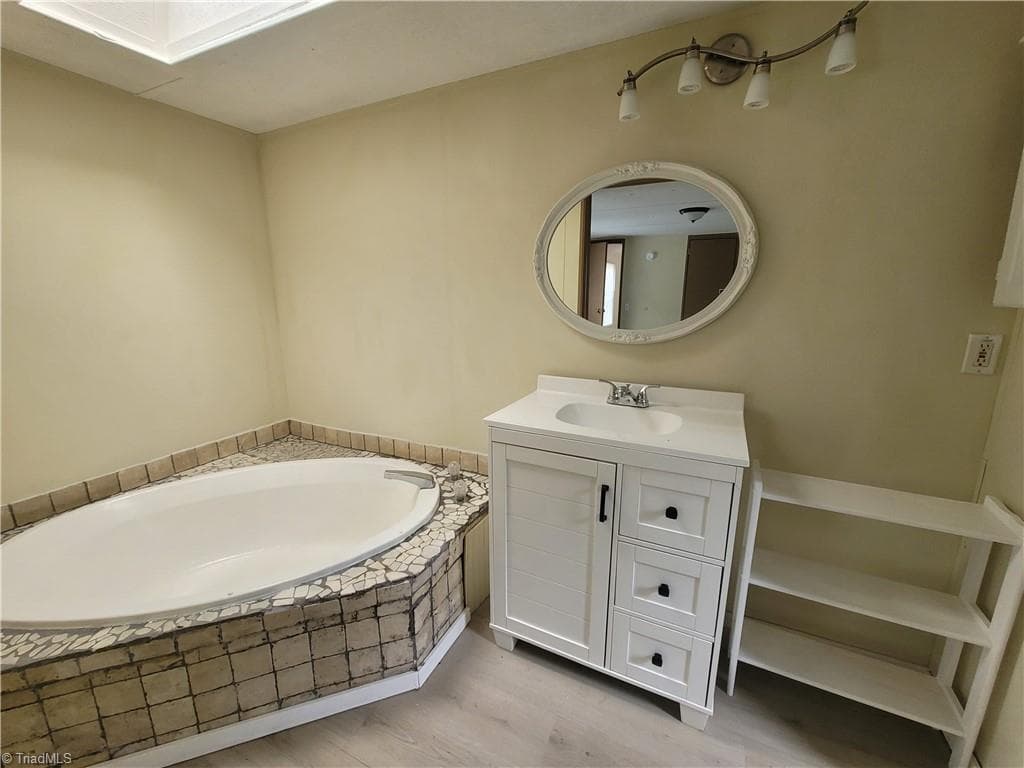 Manufactured Home at 157 College Village Drive, Eden NC 27288, photo 19 of 29