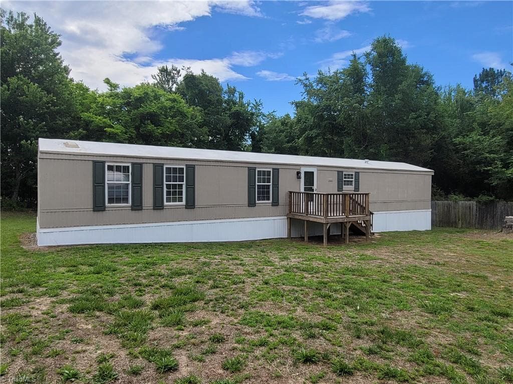 Manufactured Home at 157 College Village Drive, Eden NC 27288, photo 29 of 29