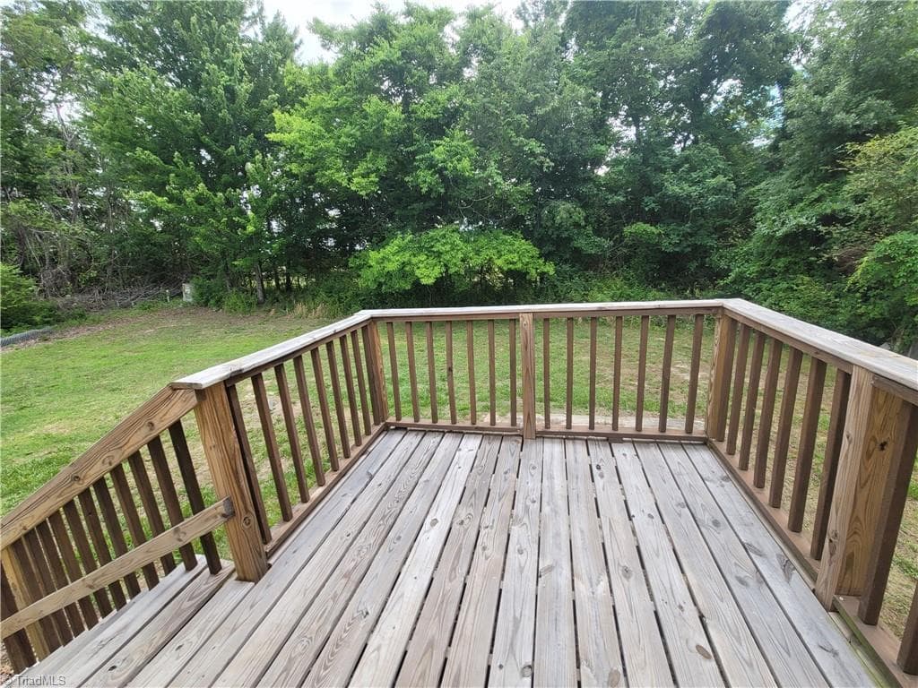 Manufactured Home at 157 College Village Drive, Eden NC 27288, photo 25 of 29