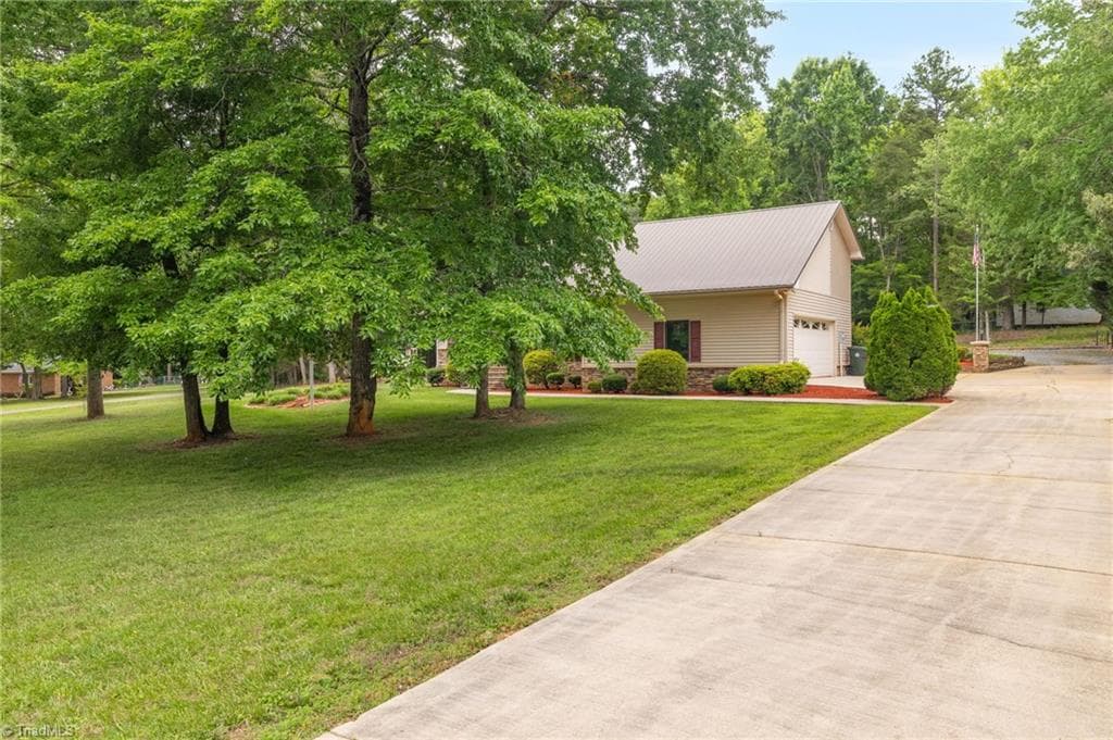 Stick/Site Built at 104 Willowbrook Drive, Thomasville NC 27360, photo 2 of 50