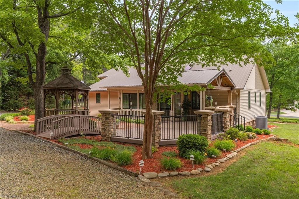 Stick/Site Built at 104 Willowbrook Drive, Thomasville NC 27360, photo 36 of 50