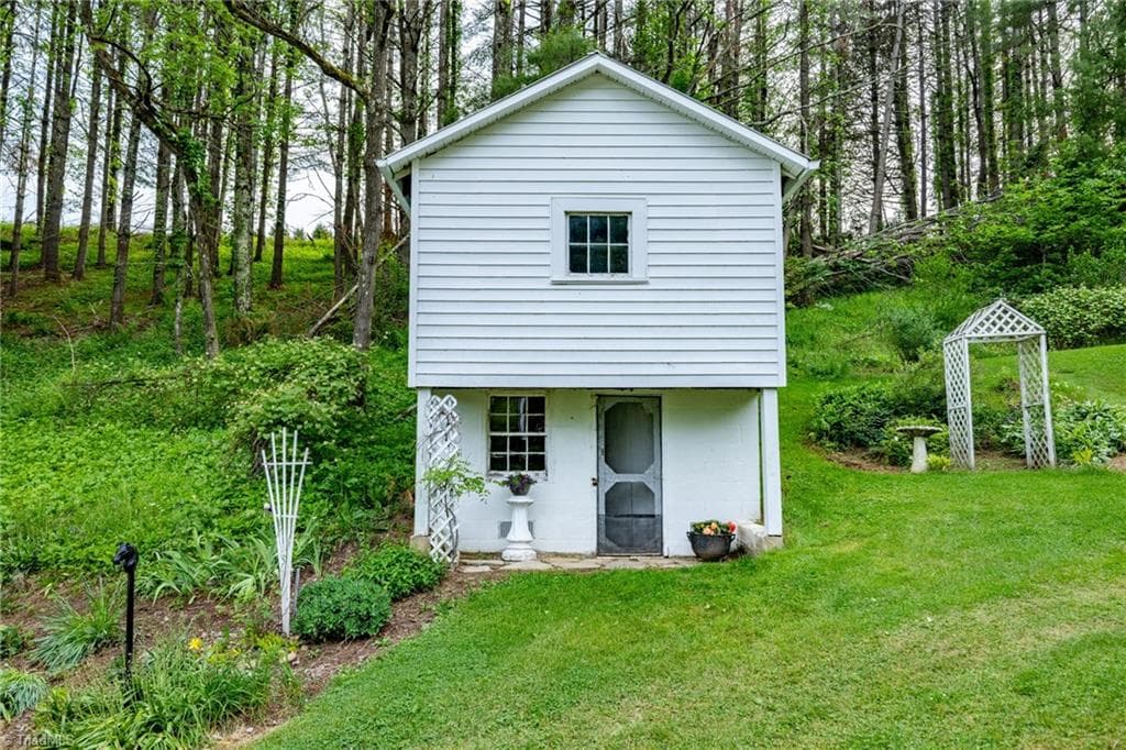 Stick/Site Built at 8693 NC Highway 88 E, Laurel Springs NC 28644, photo 7 of 44