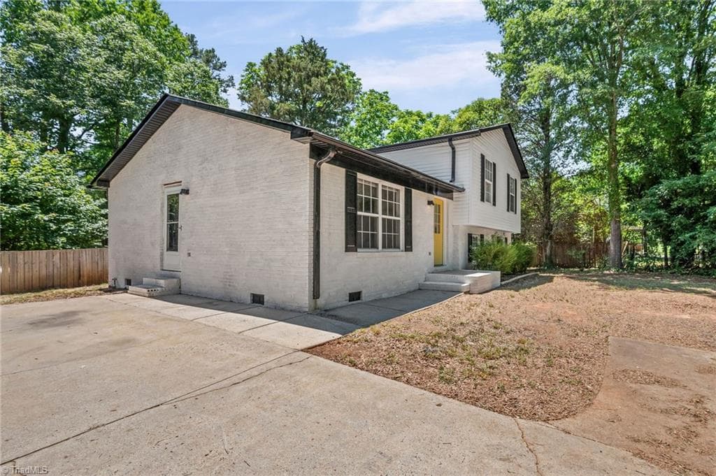 Stick/Site Built at 1111 5th Avenue, Lexington NC 27295, photo 4 of 35