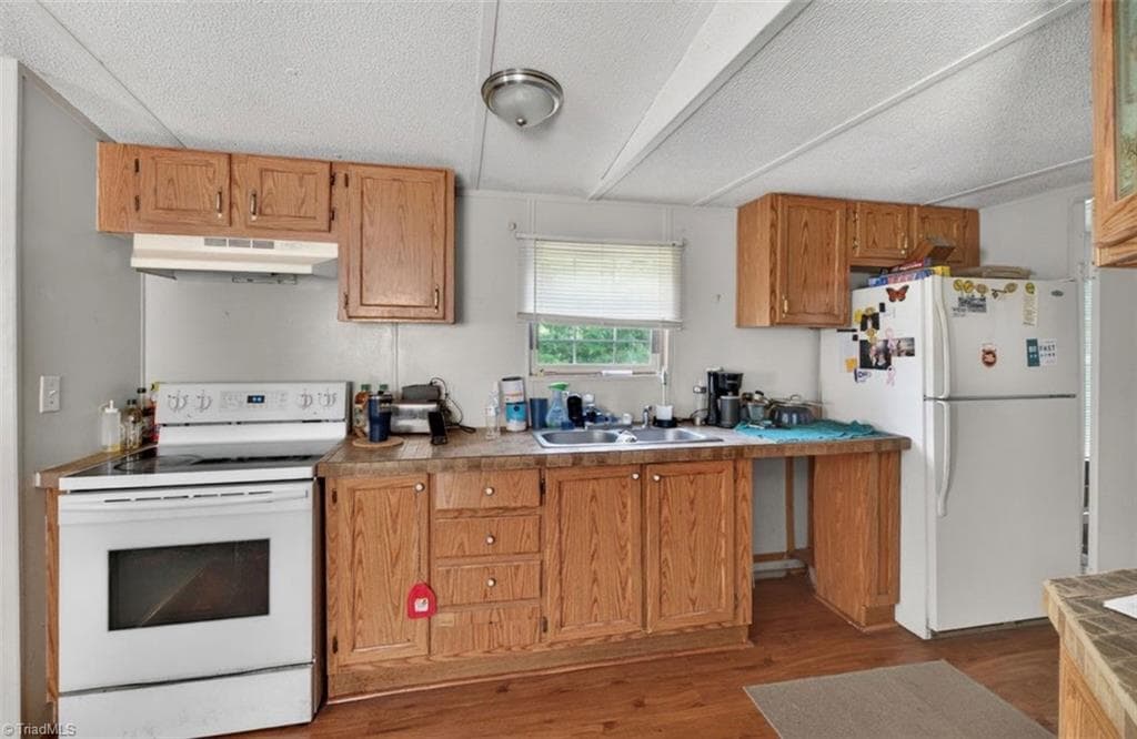 Manufactured Home at 1709 Bud Tilley Road, Pinnacle NC 27043, photo 7 of 9
