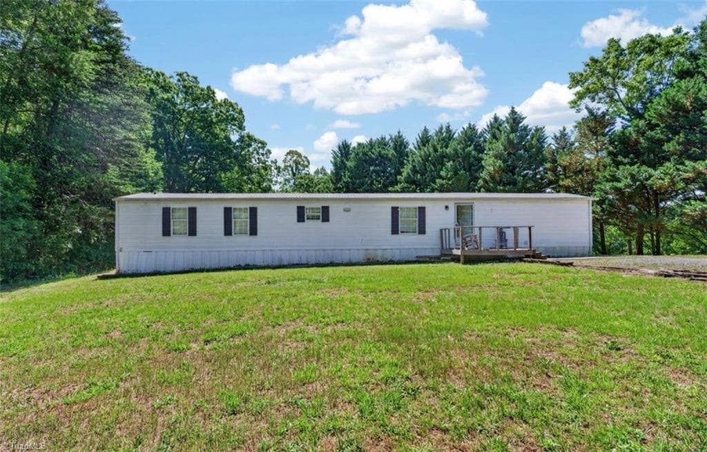 1709 Bud Tilley Road, Pinnacle NC 27043