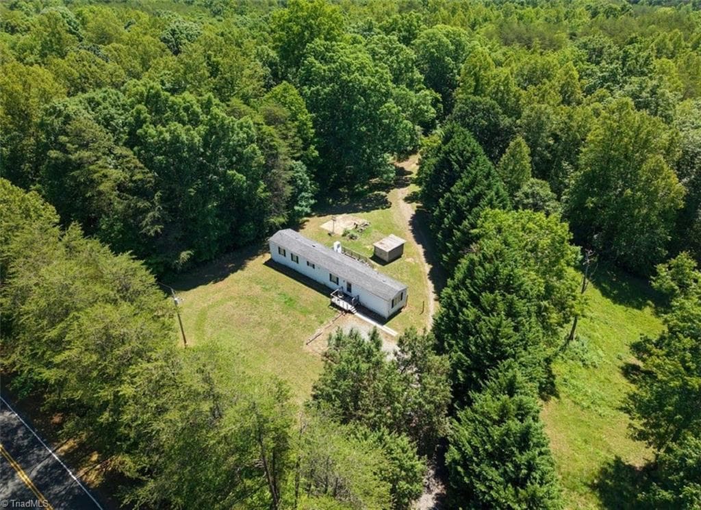 Manufactured Home at 1709 Bud Tilley Road, Pinnacle NC 27043, photo 4 of 9