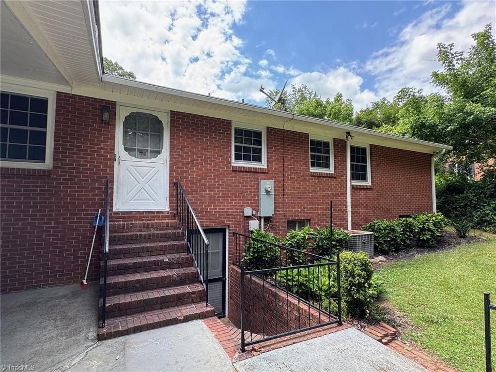 Stick/Site Built at 268 Magnolia Avenue, Mocksville NC 27028, photo 11 of 50