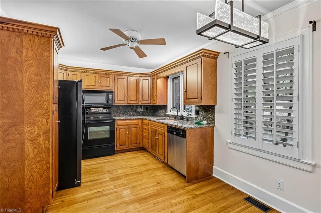 Apartment kitchen - 52 Dogwood Acres Drive, Chapel Hill NC 27516, Chapel Hill