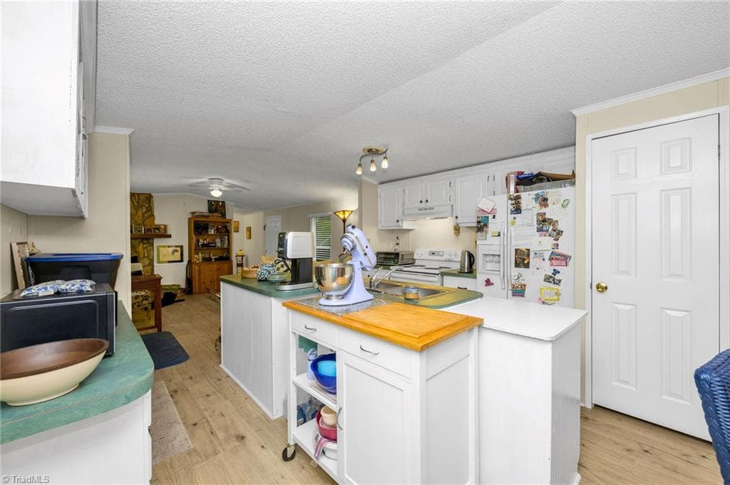 Manufactured Home at 351 Laurelwood Lane, Boone NC 28607, photo 13 of 35
