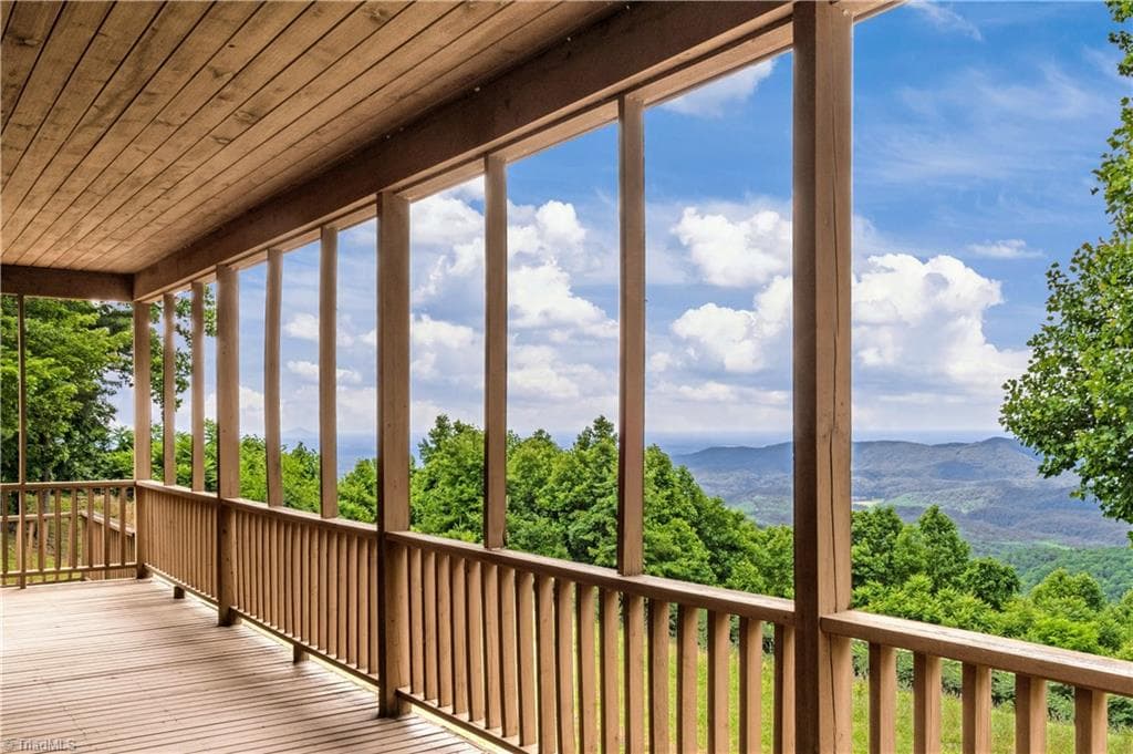 576 Lake Vista Drive, Glade Valley NC 28627