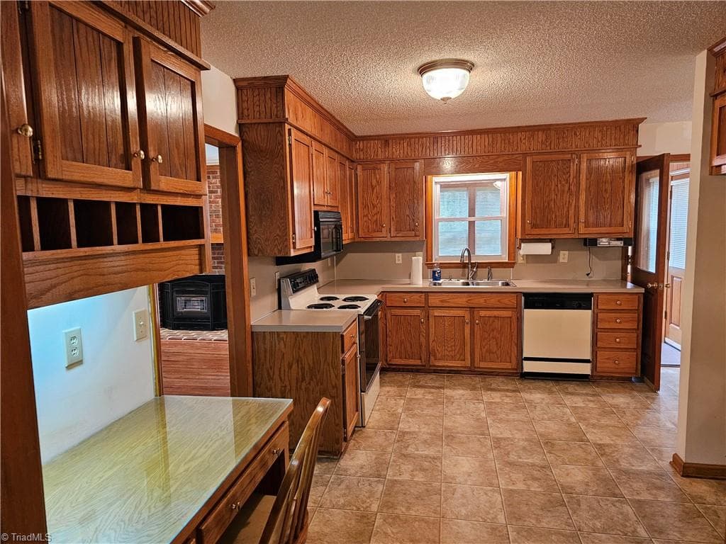 Stick/Site Built at 5712 Holly Grove Road, Thomasville NC 27360, photo 8 of 20