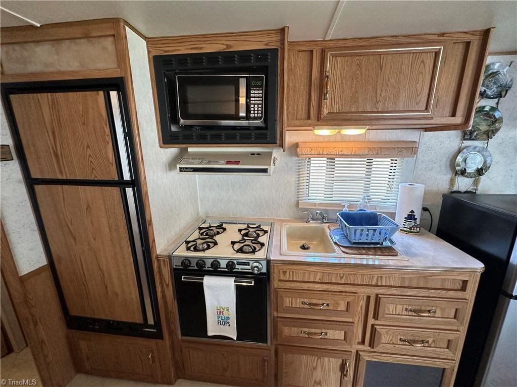 Manufactured Home at 117 Elm Street, New London NC 28127, New London, photo 12 of 48