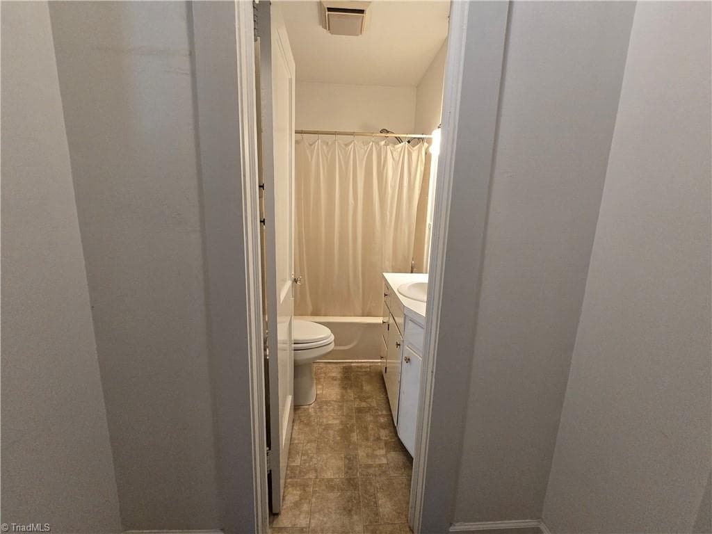 Stick/Site Built at 1301 W 5th Avenue, Lexington NC 27295, photo 6 of 10