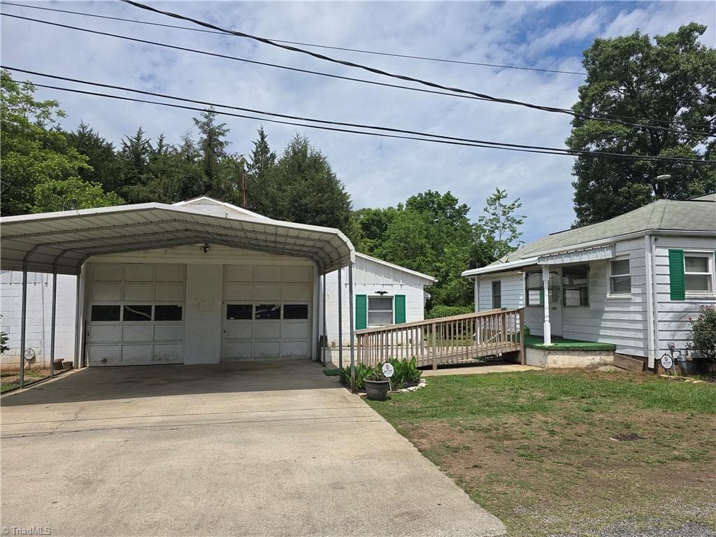 Stick/Site Built at 1301 W 5th Avenue, Lexington NC 27295, photo 7 of 10