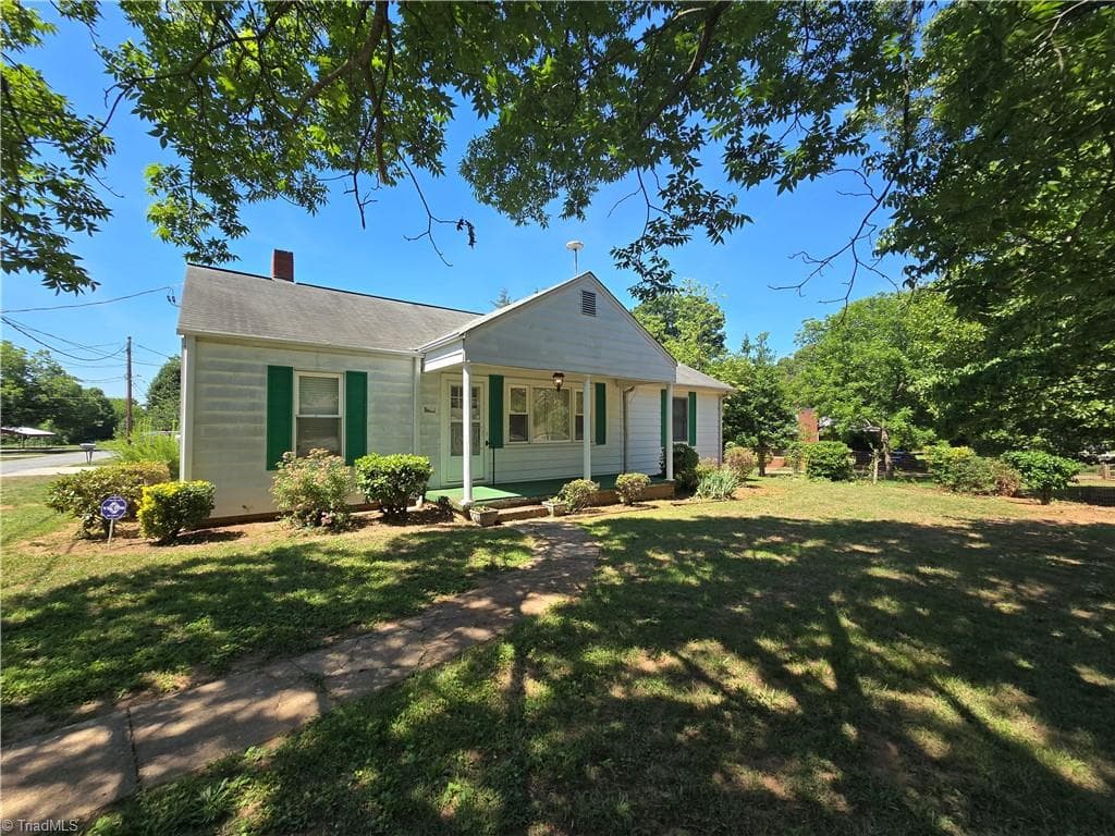 1301 W 5th Avenue, Lexington NC 27295