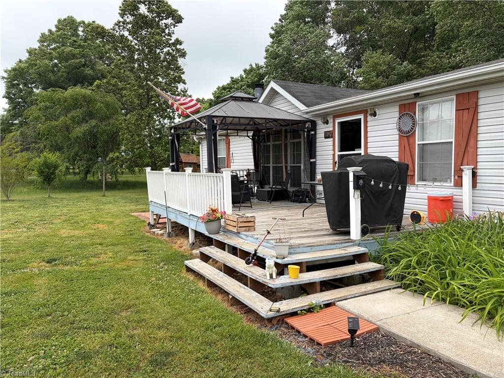 Manufactured Home at 1090 Chestnut Grove Road, King NC 27021, photo 13 of 35