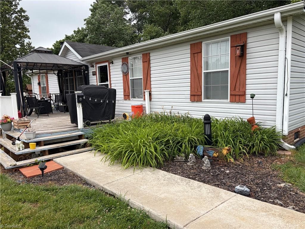 Manufactured Home at 1090 Chestnut Grove Road, King NC 27021, photo 12 of 35