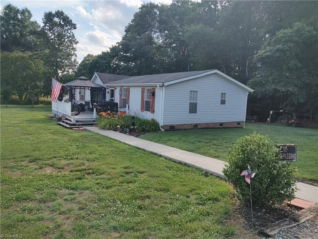 Manufactured Home at 1090 Chestnut Grove Road, King NC 27021, photo 7 of 35