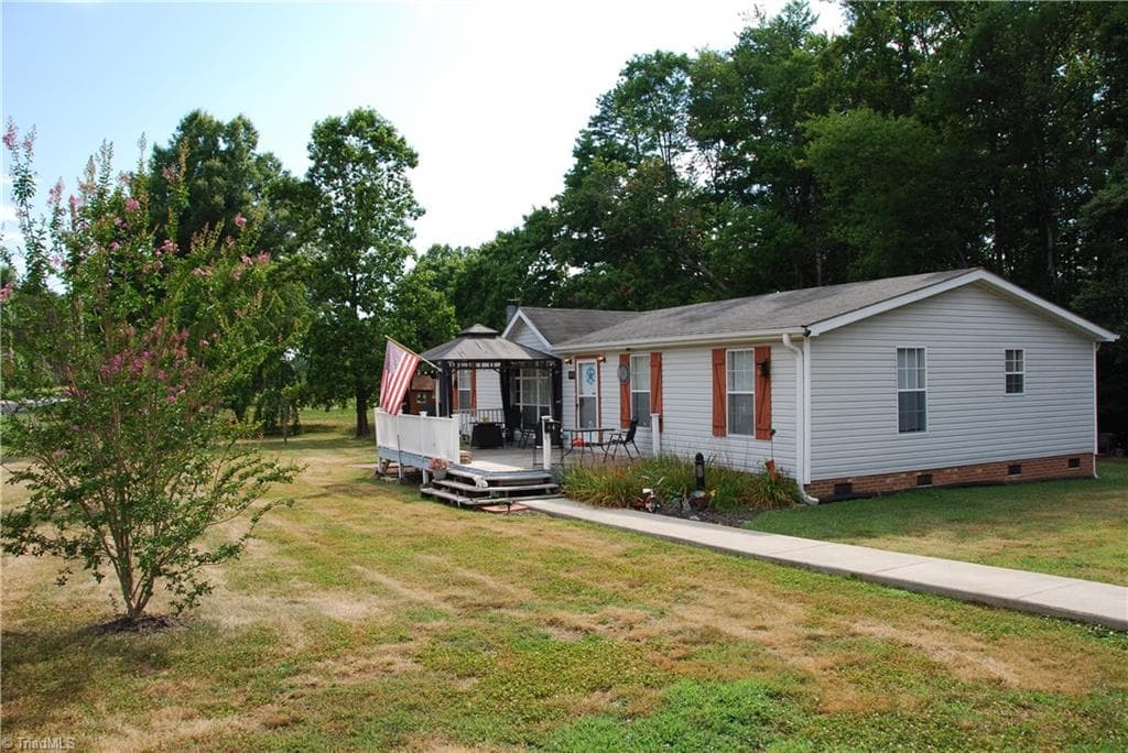 Manufactured Home at 1090 Chestnut Grove Road, King NC 27021, photo 3 of 35