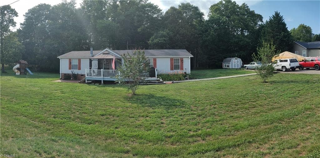 Manufactured Home at 1090 Chestnut Grove Road, King NC 27021, photo 5 of 35