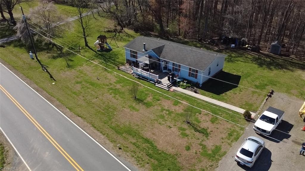 Manufactured Home at 1090 Chestnut Grove Road, King NC 27021, photo 9 of 35