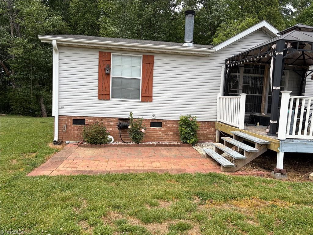 Manufactured Home at 1090 Chestnut Grove Road, King NC 27021, photo 14 of 35