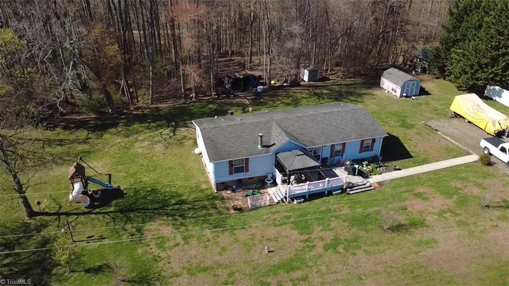 Manufactured Home at 1090 Chestnut Grove Road, King NC 27021, photo 8 of 35