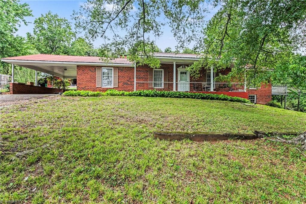 1040 Beechwood Road, King NC 27021