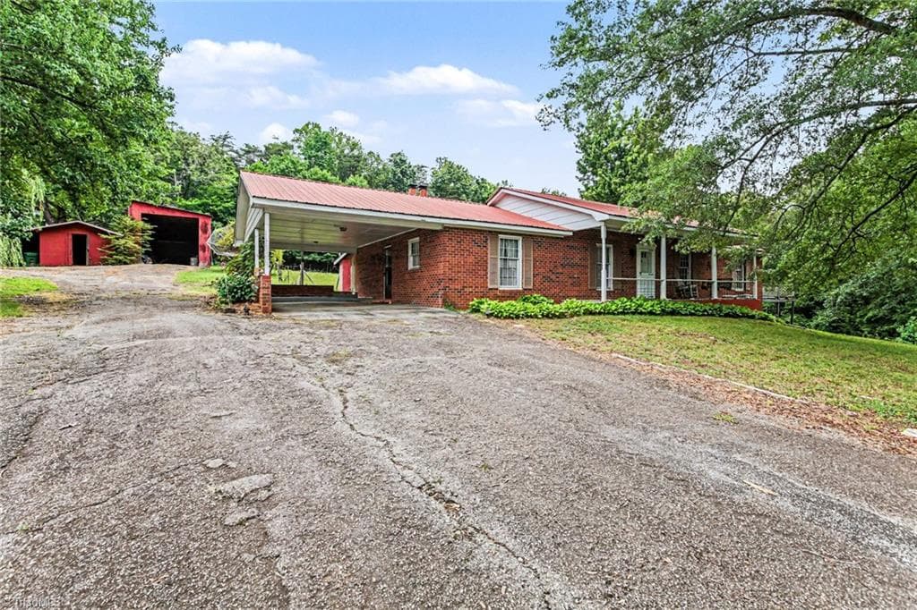Stick/Site Built at 1040 Beechwood Road, King NC 27021, photo 9 of 18