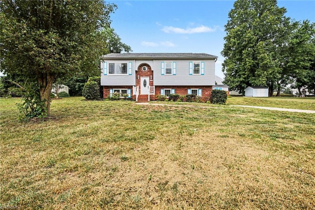 3854 Forest Valley Drive, Winston-Salem NC 27105
