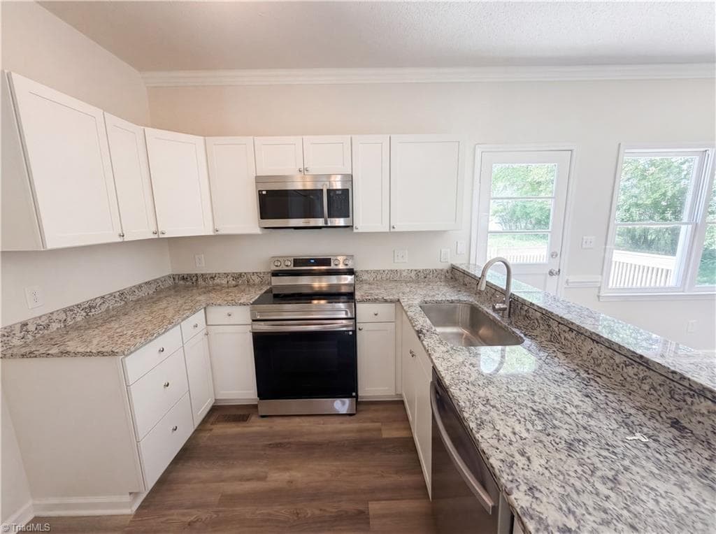 Stick/Site Built at 3719 Harrington Point, High Point NC 27265, photo 2 of 18